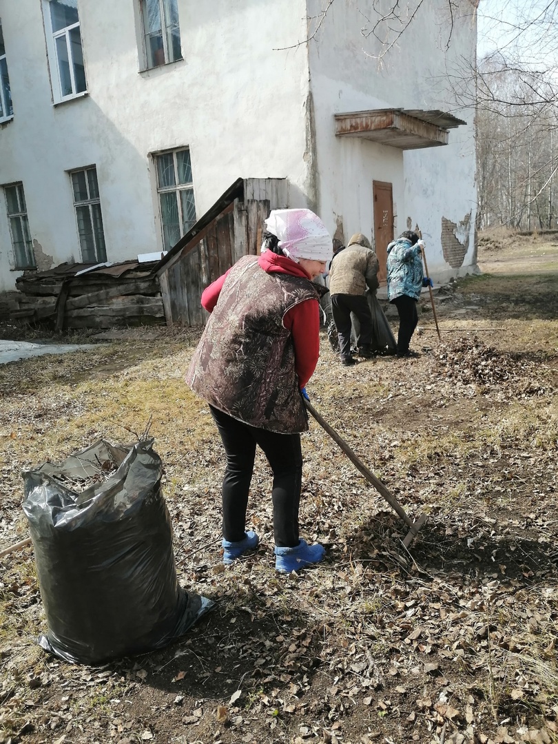 Традиционный весенний субботник.